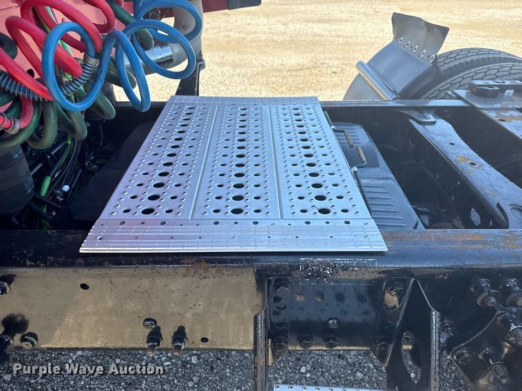 image for item EG5759 2006 Freightliner Columbia semi truck