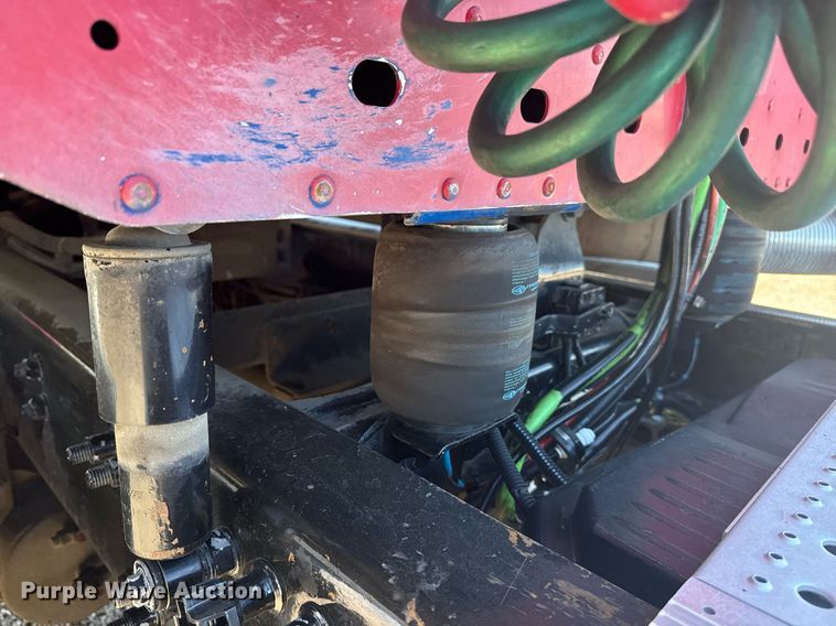 image for item EG5759 2006 Freightliner Columbia semi truck