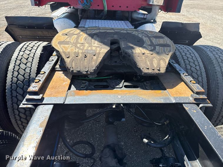 image for item EG5759 2006 Freightliner Columbia semi truck