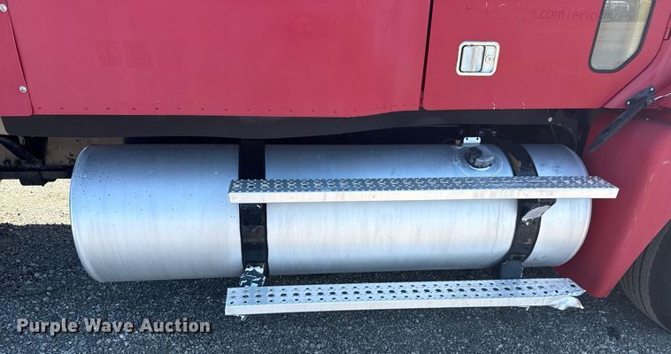 image for item EG5759 2006 Freightliner Columbia semi truck