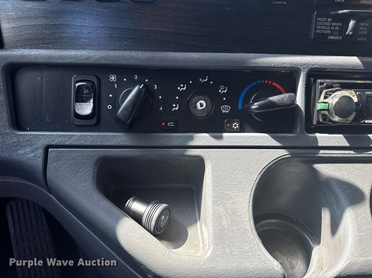 image for item EG5759 2006 Freightliner Columbia semi truck