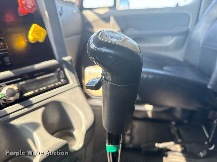 image for item EG5759 2006 Freightliner Columbia semi truck