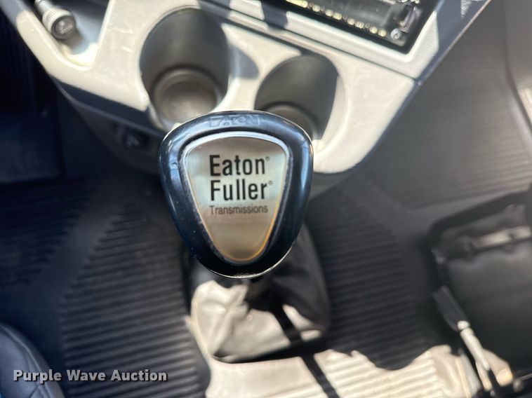 image for item EG5759 2006 Freightliner Columbia semi truck