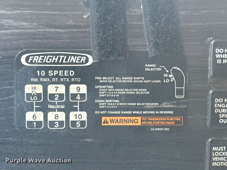image for item EG5759 2006 Freightliner Columbia semi truck