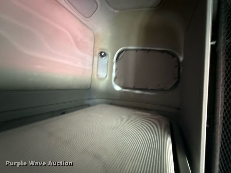 image for item EG5759 2006 Freightliner Columbia semi truck