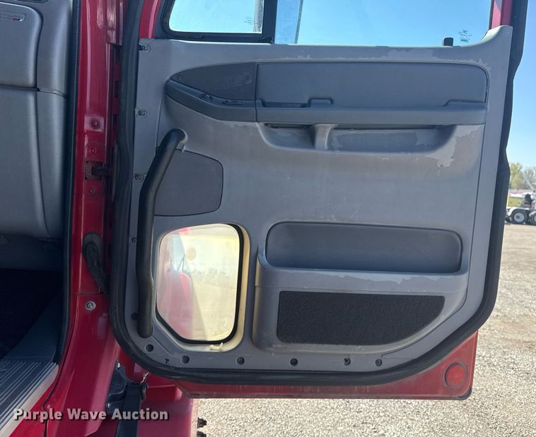 image for item EG5759 2006 Freightliner Columbia semi truck