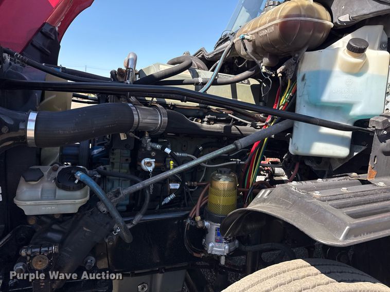 image for item EG5759 2006 Freightliner Columbia semi truck