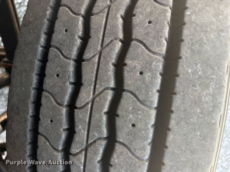 image for item EG5759 2006 Freightliner Columbia semi truck