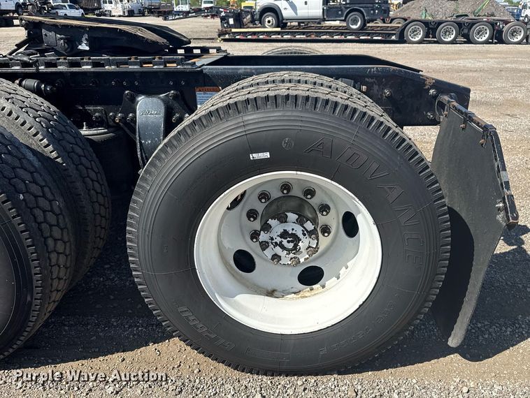 image for item EG5759 2006 Freightliner Columbia semi truck