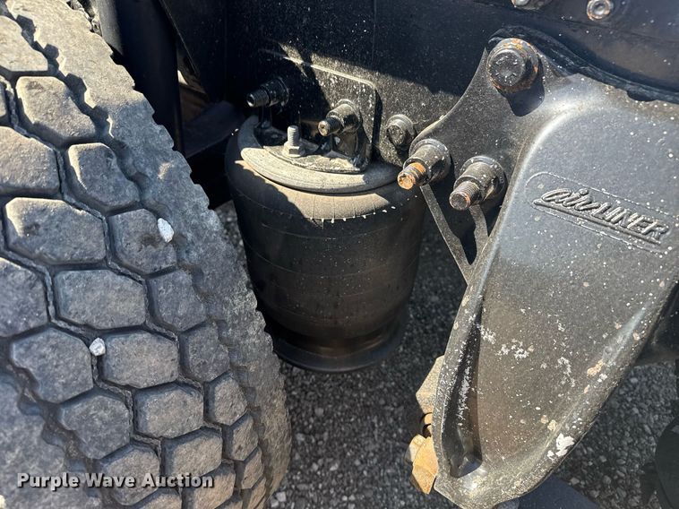 image for item EG5759 2006 Freightliner Columbia semi truck