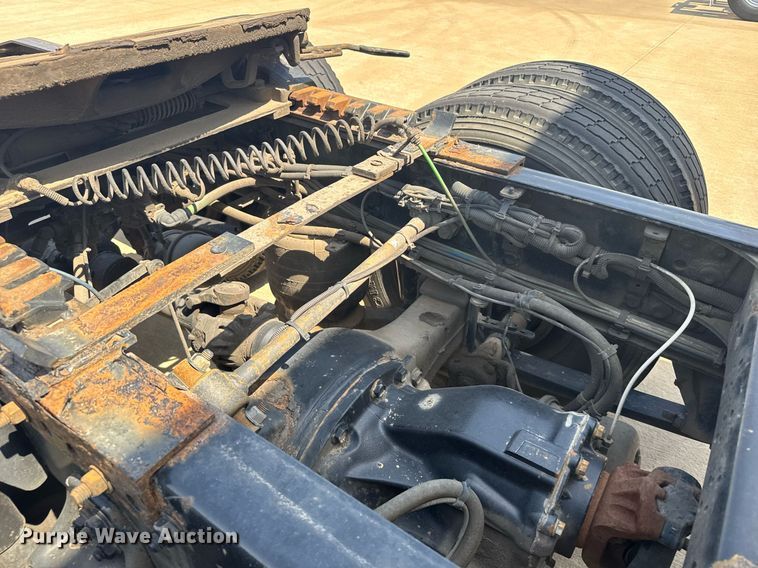 image for item EG6354 2014 Freightliner Cascadia semi truck