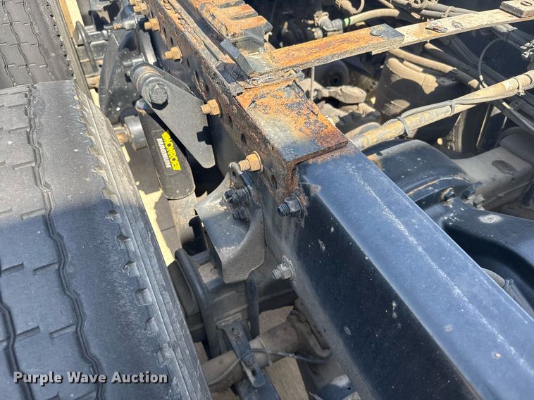 image for item EG6354 2014 Freightliner Cascadia semi truck