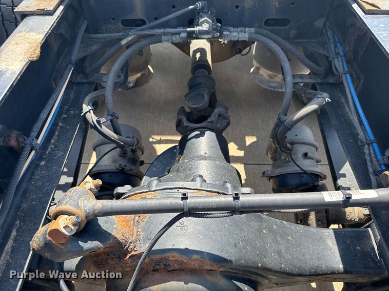 image for item EG6354 2014 Freightliner Cascadia semi truck