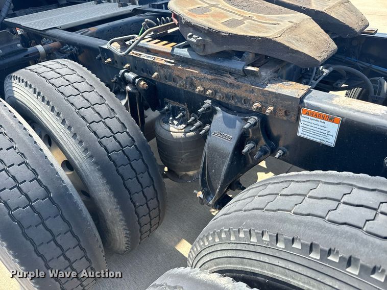 image for item EG6354 2014 Freightliner Cascadia semi truck