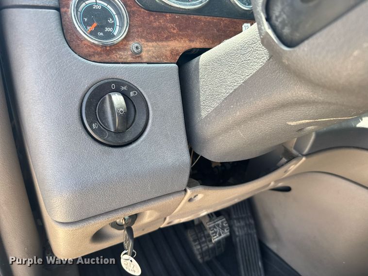 image for item EG6354 2014 Freightliner Cascadia semi truck