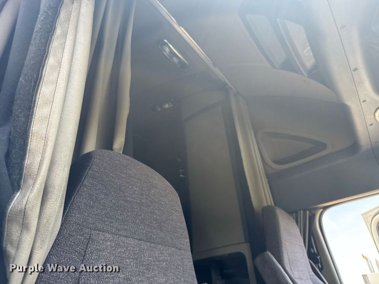 image for item EG6354 2014 Freightliner Cascadia semi truck