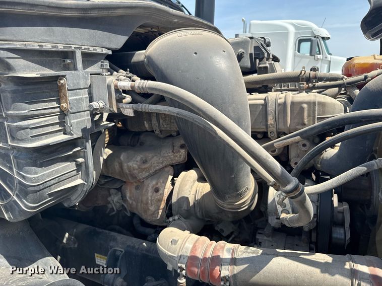 image for item EG6354 2014 Freightliner Cascadia semi truck