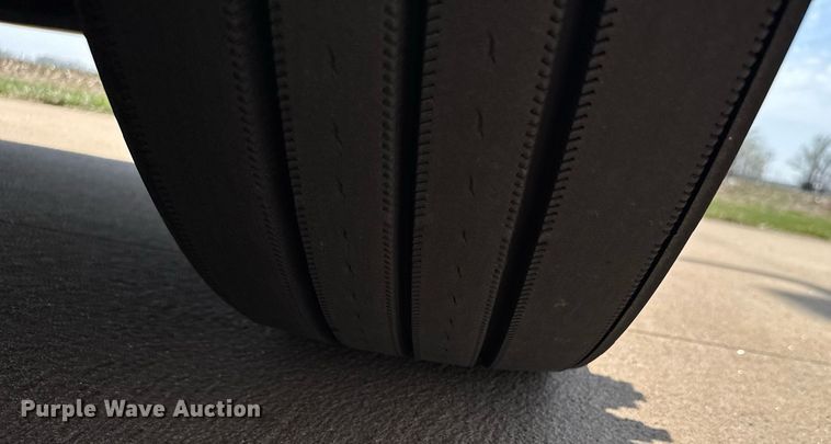 image for item EG6354 2014 Freightliner Cascadia semi truck