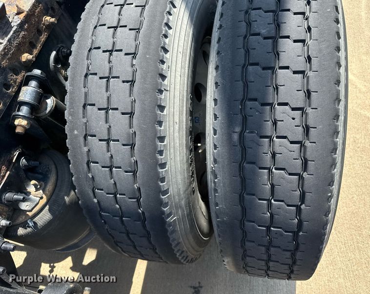 image for item EG6354 2014 Freightliner Cascadia semi truck