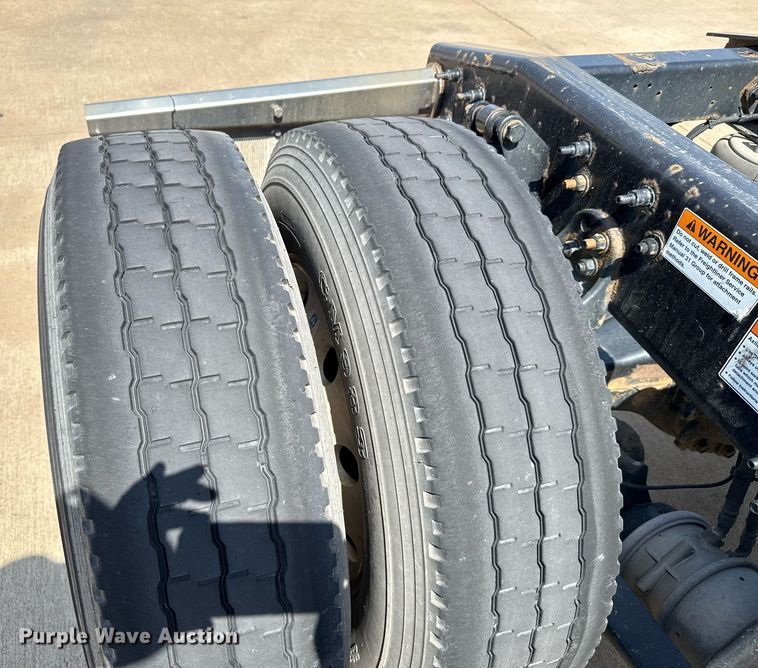 image for item EG6354 2014 Freightliner Cascadia semi truck