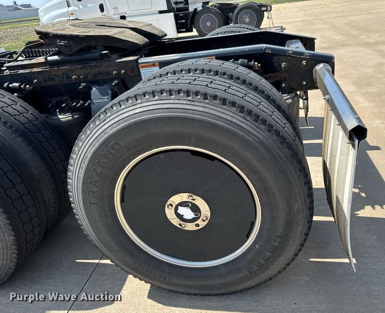 image for item EG6354 2014 Freightliner Cascadia semi truck