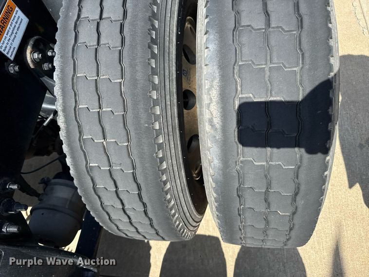 image for item EG6354 2014 Freightliner Cascadia semi truck