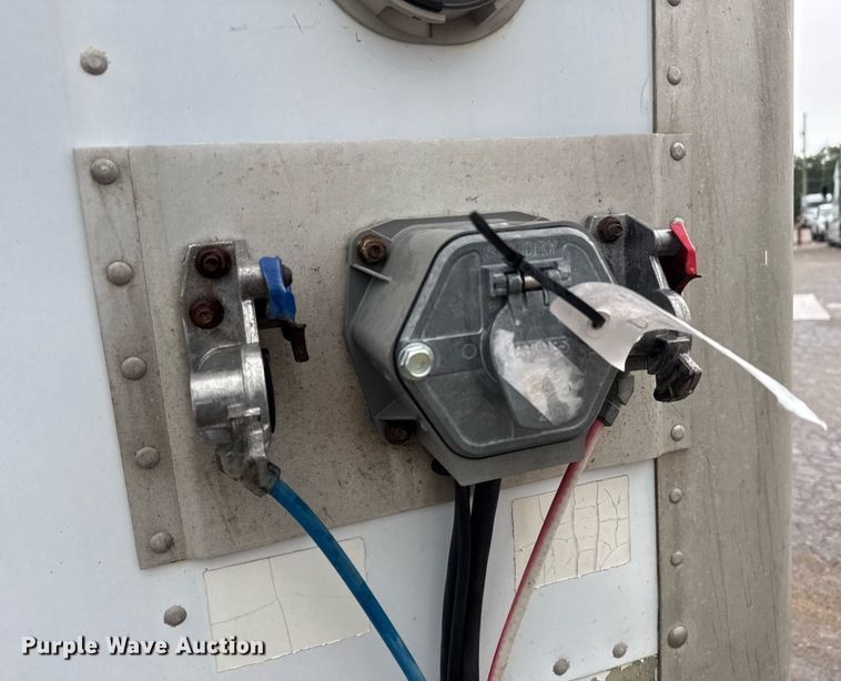 image for item EG6556 2007 Stoughton dry van trailer