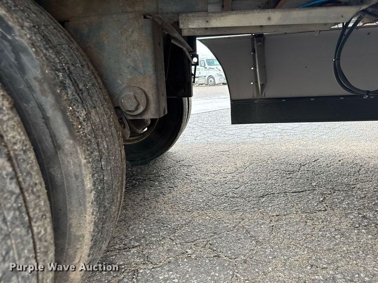 image for item EG6556 2007 Stoughton dry van trailer