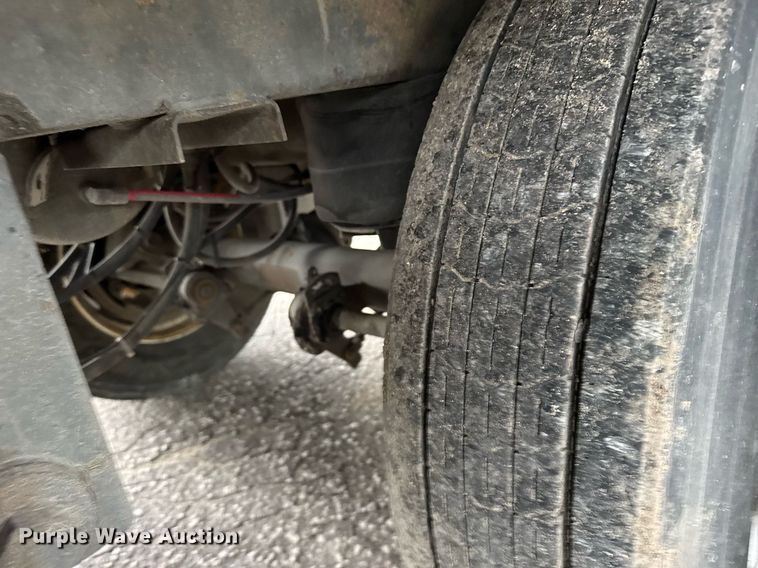 image for item EG6556 2007 Stoughton dry van trailer