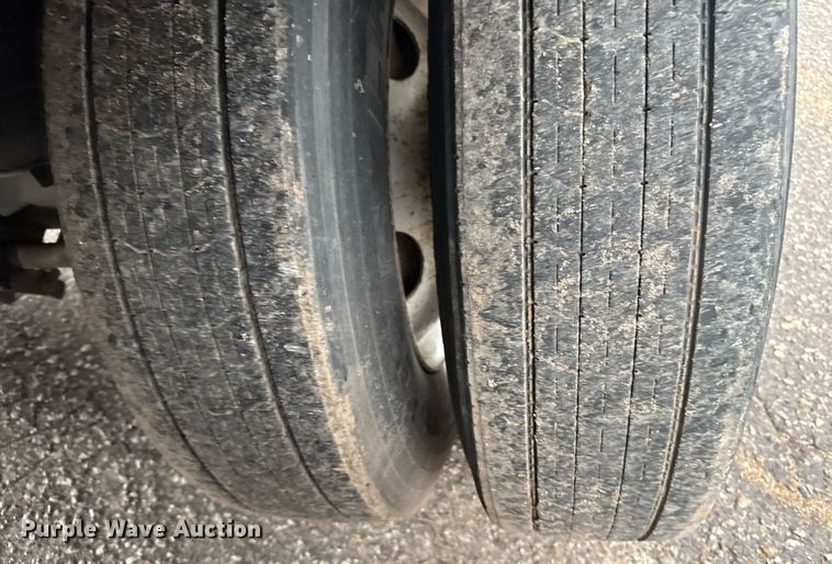 image for item EG6556 2007 Stoughton dry van trailer