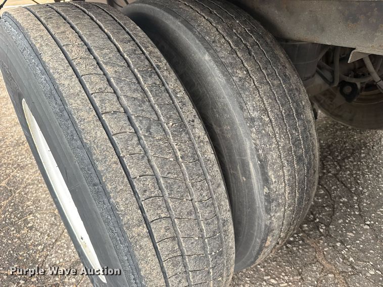 image for item EG6556 2007 Stoughton dry van trailer