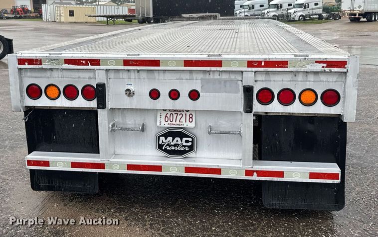 image for item EG6557 2015 Mac flatbed trailer