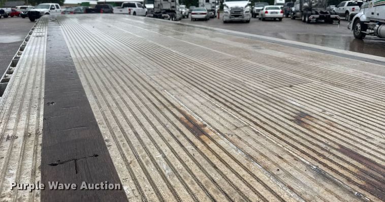 image for item EG6557 2015 Mac flatbed trailer