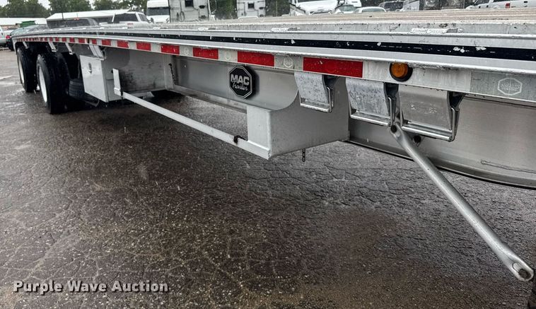 image for item EG6557 2015 Mac flatbed trailer