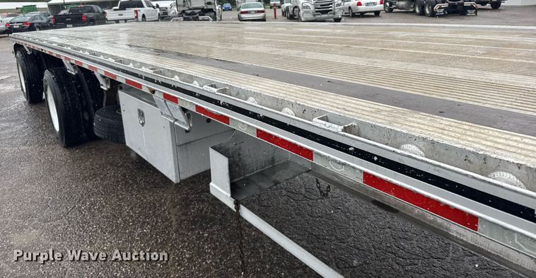 image for item EG6557 2015 Mac flatbed trailer