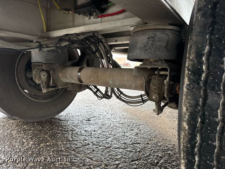 image for item EG6557 2015 Mac flatbed trailer