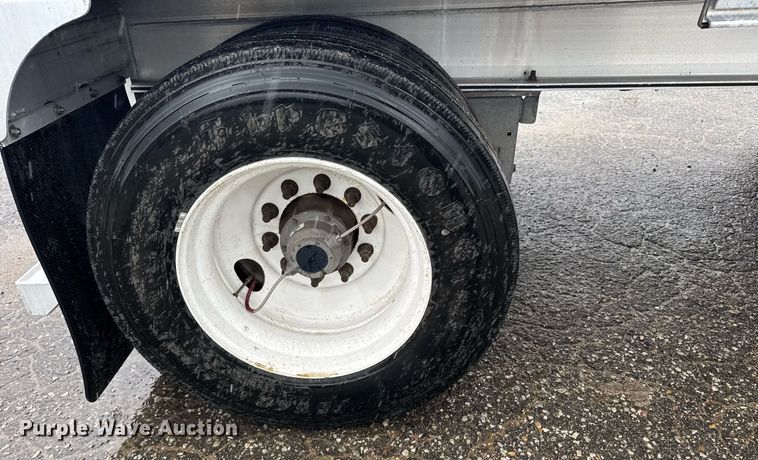 image for item EG6557 2015 Mac flatbed trailer