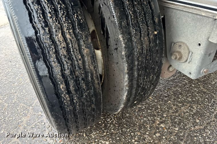 image for item EG6557 2015 Mac flatbed trailer