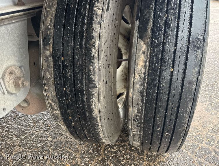 image for item EG6557 2015 Mac flatbed trailer