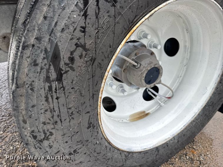 image for item EG6557 2015 Mac flatbed trailer