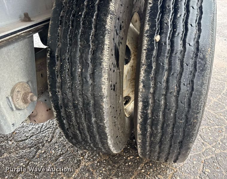 image for item EG6557 2015 Mac flatbed trailer