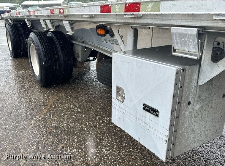 image for item EG6558 2015 Manac 10248B000 flatbed trailer