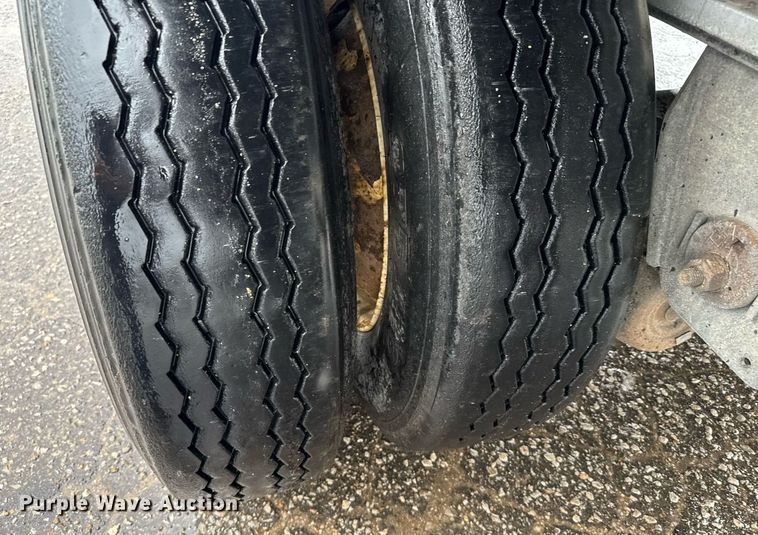 image for item EG6558 2015 Manac 10248B000 flatbed trailer