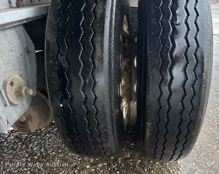 image for item EG6558 2015 Manac 10248B000 flatbed trailer