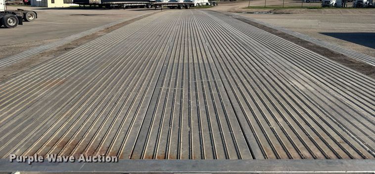 image for item EG6585 2014 Mac flatbed trailer