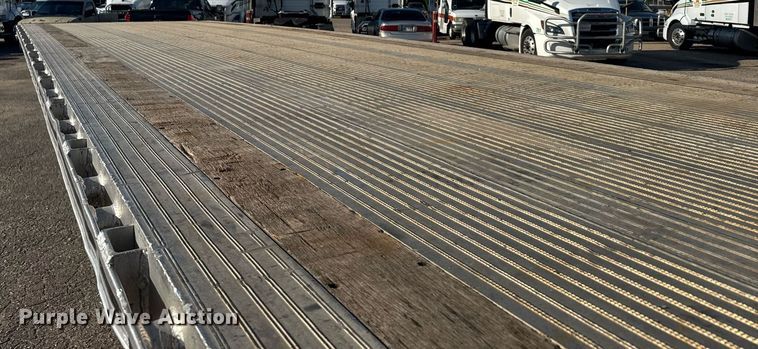 image for item EG6585 2014 Mac flatbed trailer