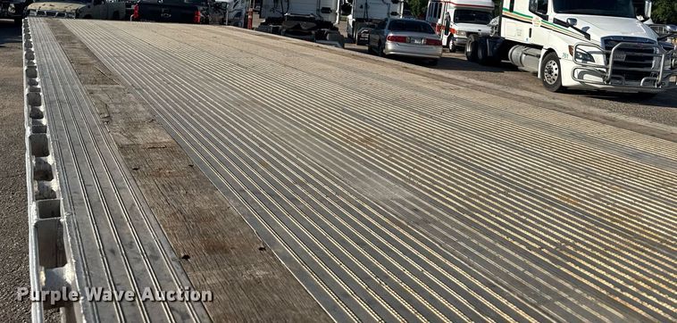 image for item EG6585 2014 Mac flatbed trailer