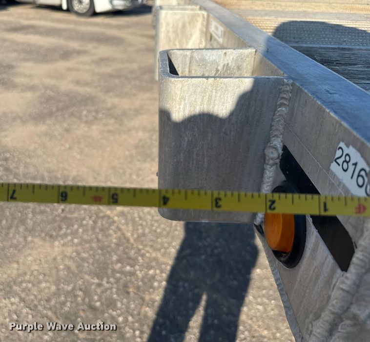 image for item EG6585 2014 Mac flatbed trailer