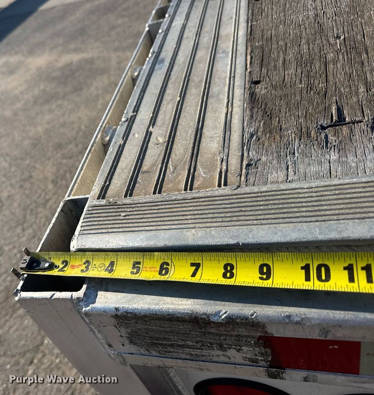 image for item EG6585 2014 Mac flatbed trailer
