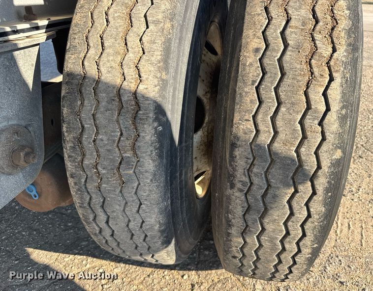 image for item EG6585 2014 Mac flatbed trailer